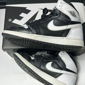 Air Jordan 1 Retro High OG GS Nike Black and White High-Top Sneakers